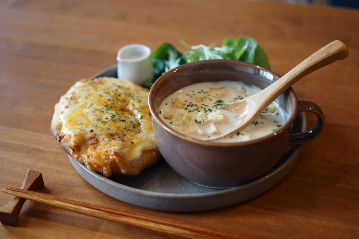 《10:00 Coffee》銀座通りの新店「街のコーヒー屋さん」で味わう、ハンドドリップとヘルシーランチ