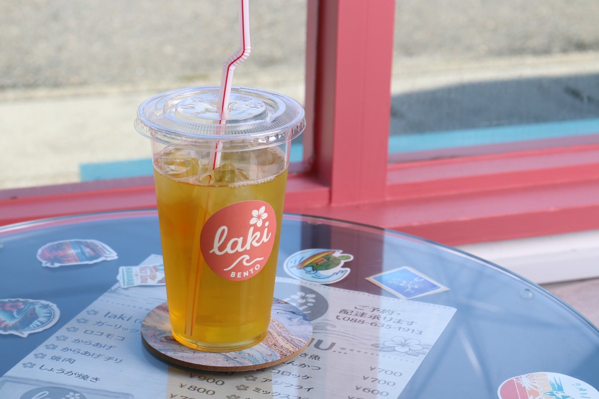 《lakiBENTO》フォトジェニックな店内に潜む、ガッツリ飯と寄り道したくなるホットスナックの誘惑