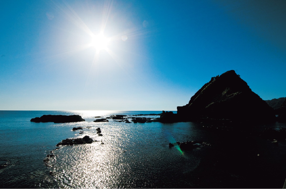 絶景と味覚の旅路、 積丹半島ブルーライン|北海道大人の旅ガイド2025