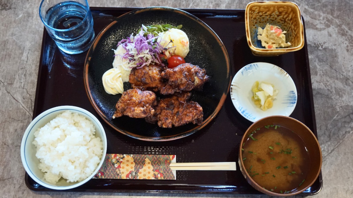 《お食事処 幸》名物大将の素材にこだわった和の定食が味わえる