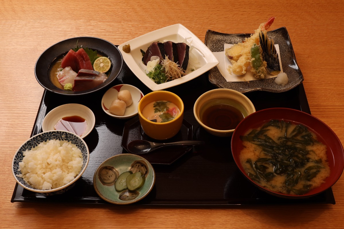 ≪海鮮藁焼き処 土佐男 TOSAO≫ 高知県まで行かなくても食べられる！ 久礼漁港から仕入れたカツオ