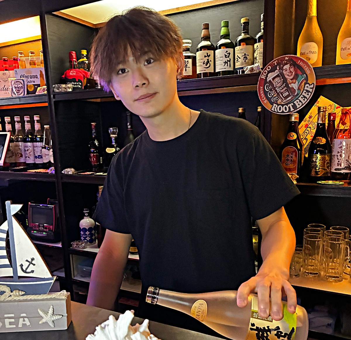 《二代目 沖縄 酒BAR ちゃーぐすく》 夜街でゆるりと過ごす“沖縄時間”