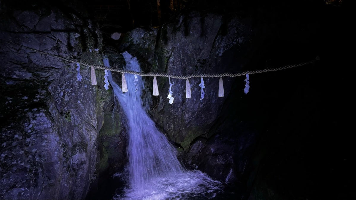 幻想的な空間が広がる「東の滝・夢淵ライトアップ」【東吉野村】