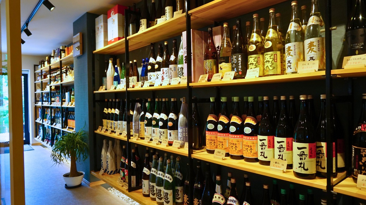 《豆皿料理うぐいす》町の酒屋がアットホームな居酒屋を開店