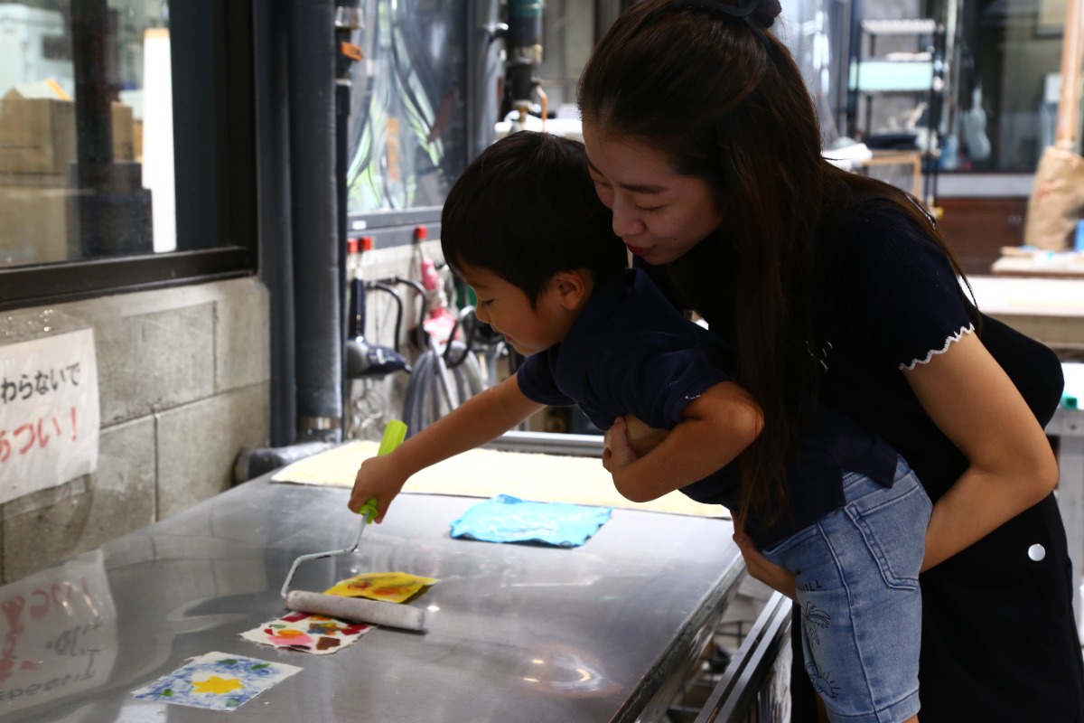 【子どもとアート】阿波和紙伝統産業会館（吉野川市）紙漉き体験でオリジナル和紙を制作しよう