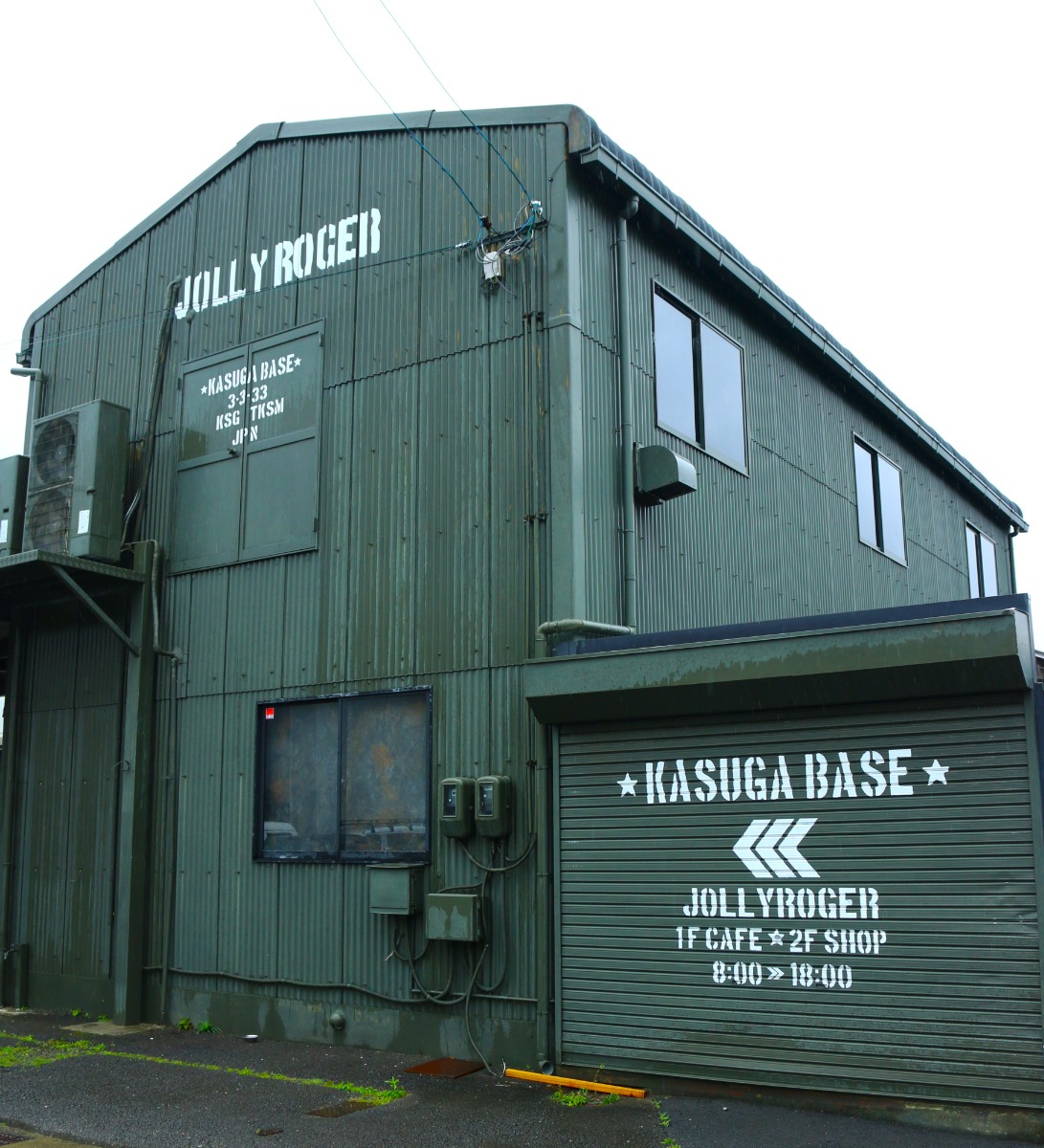 《CAFE KASUGA BASE》糖質1/2カット⁉ 魔法みたいなオムライスをミリタリーな秘密基地で
