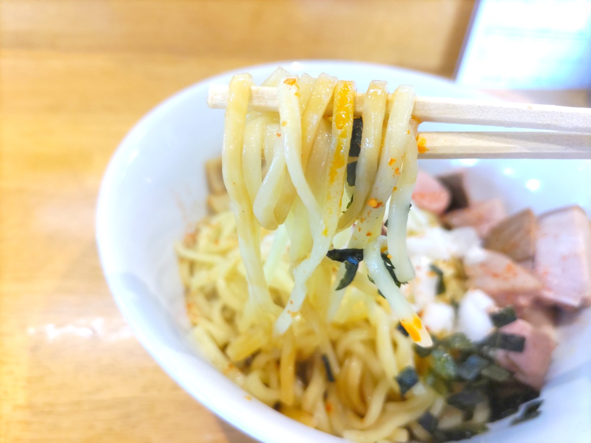 ジメジメを吹き飛ばす!旨辛、パワフル、ジャンク系など奈良で味わえるオススメまぜそば3選