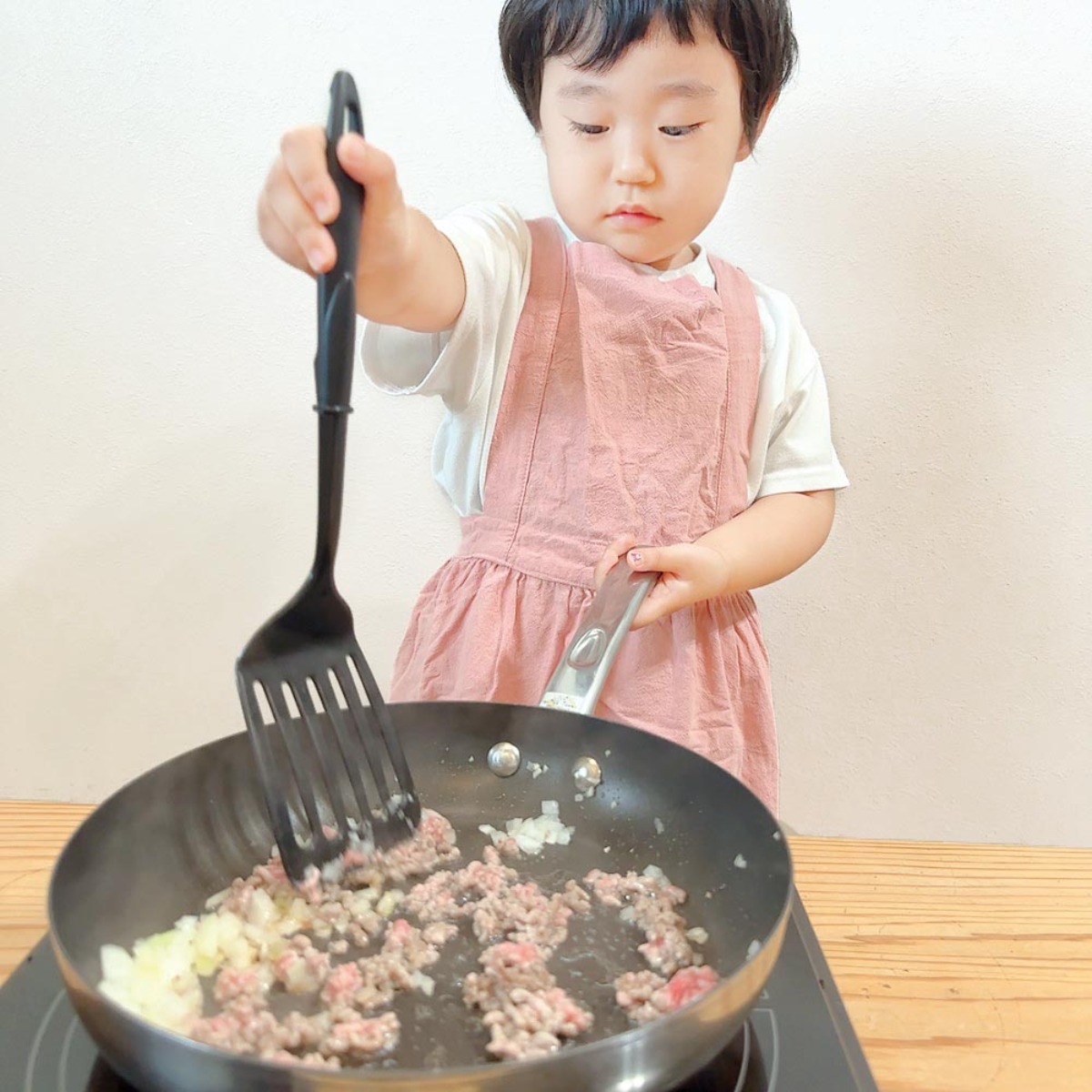【お料理レシピ】びっくりおばけミートパイ/cotocotoみさき先生の「親子でつくろう!はじめてキッチン」