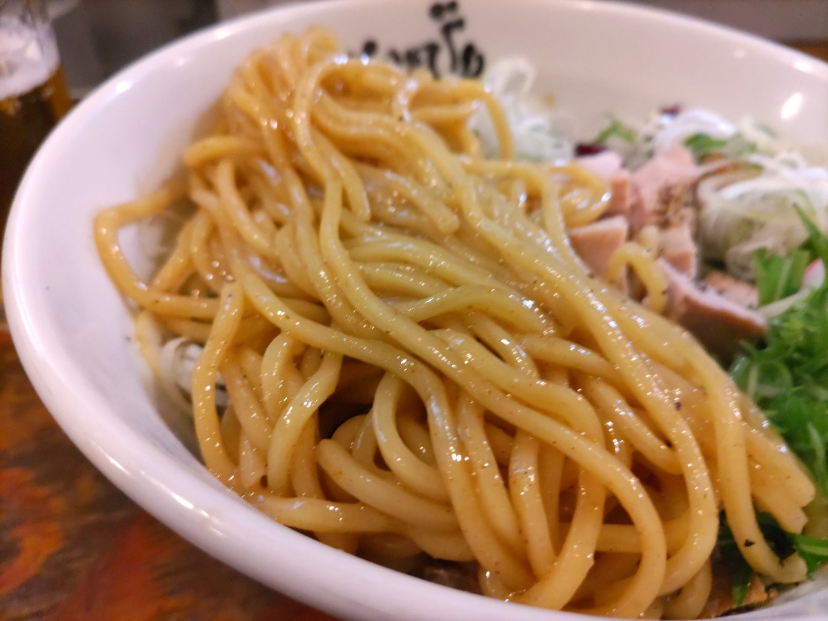ジメジメを吹き飛ばす!旨辛、パワフル、ジャンク系など奈良で味わえるオススメまぜそば3選