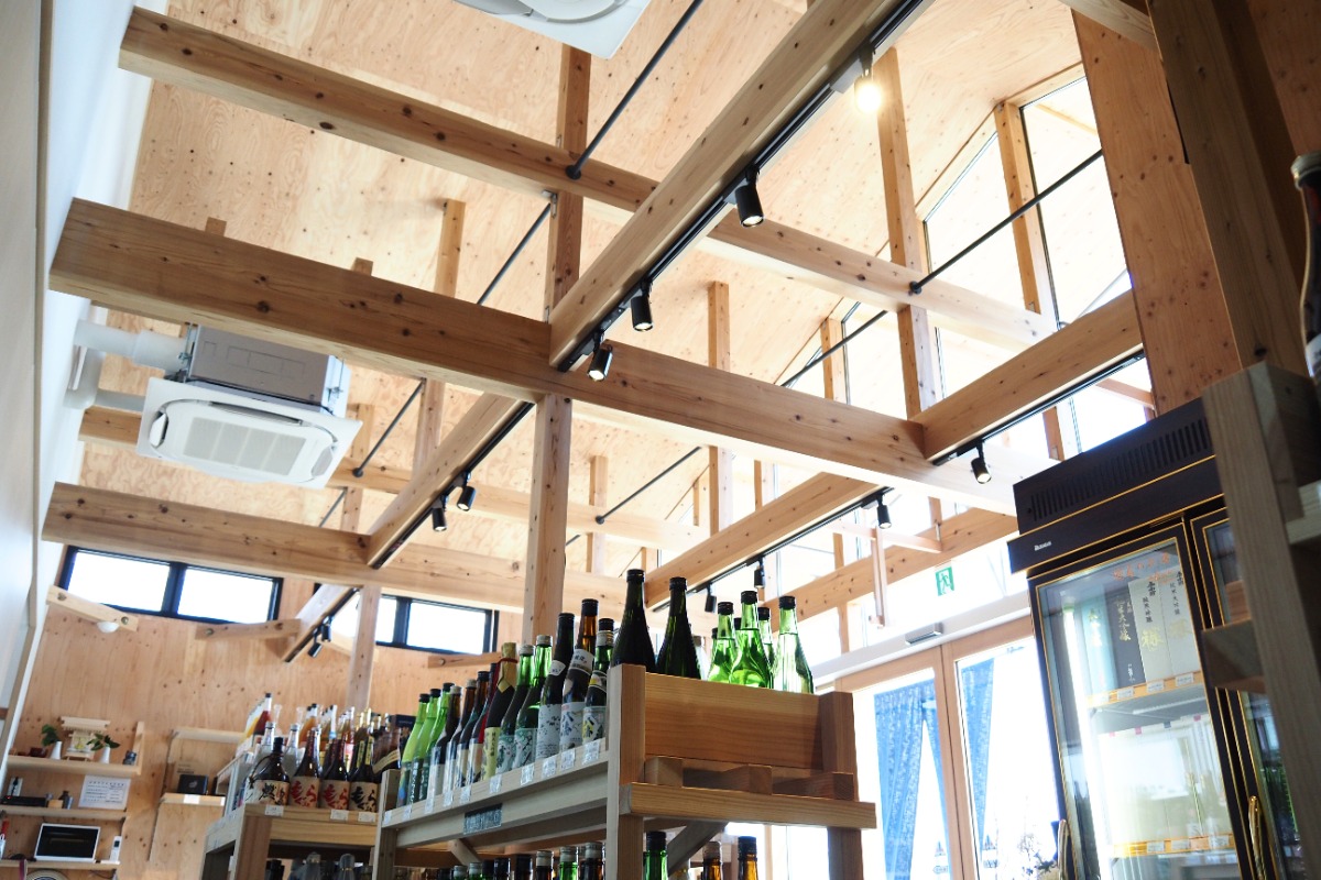 《おおさかや》本格酒をカジュアルに、移転リニューアル