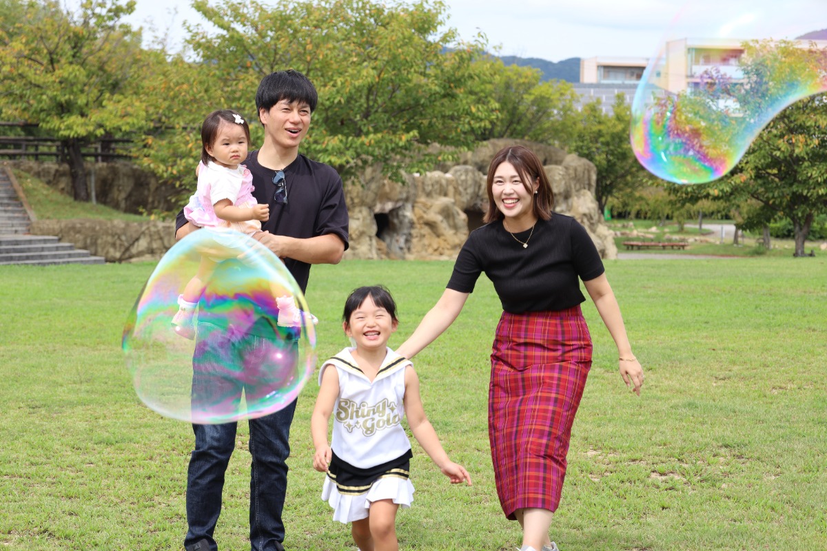 【ワイヤー最新号】徳島の子育てお役立ち情報満載2025年11月号！「徳島の認可外保育園ガイド」「ベビー＆キッズ撮影会イベントレポート」 andmore！
