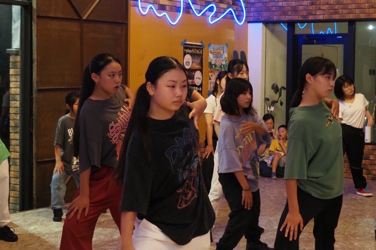 【徳島のダンススタジオ／Dance＆Acrobat One Xtera（ワンエクステラ・徳島市万代町）】一流の講師陣が基礎から手ほどき！
