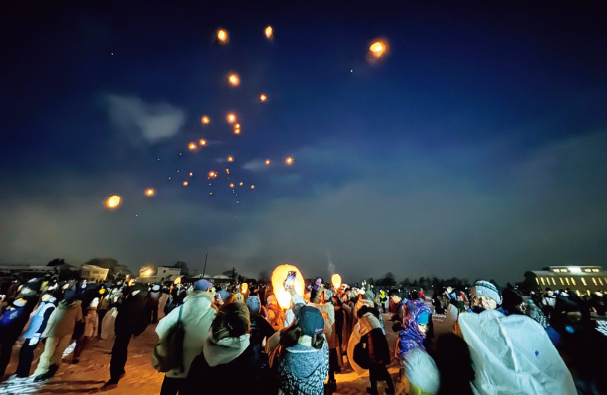 北海道の冬旅｜新篠津村の天灯祭りや凍った湖上でワカサギ釣り体験！