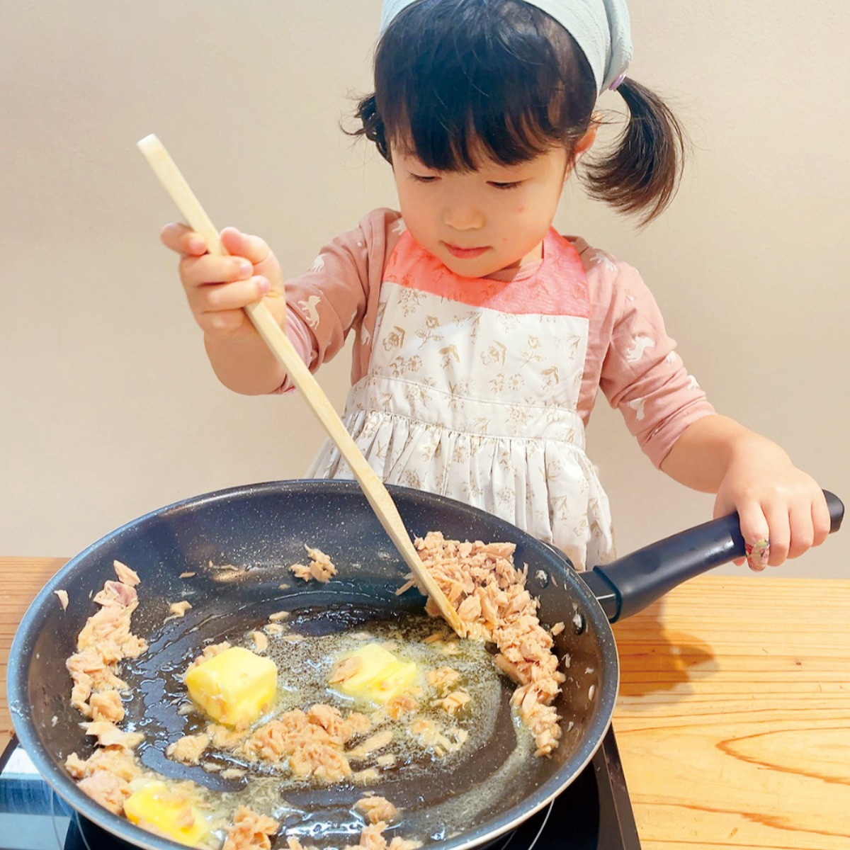 【お料理レシピ】ツナとミニトマトのグラタン／cotocotoみさき先生の「親子でつくろう！はじめてキッチン」