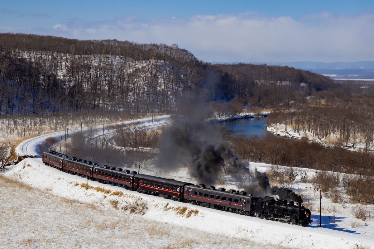 冬の釧路の風物詩「SL冬の湿原号」が今冬も運行、特別な列車旅を！