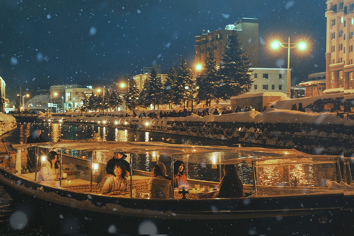 OMO5小樽｜船で雪景⾊を楽しむ「⼩樽運河こたつクルージング」開催中