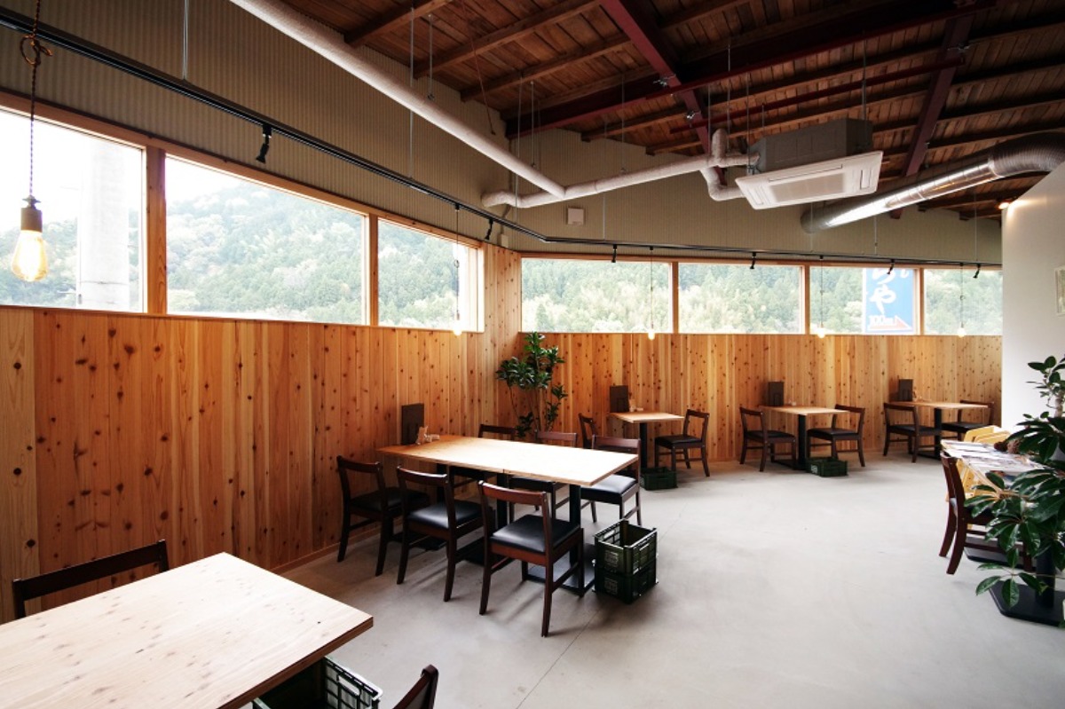 《神山町／めし処 萬や 山びこ》なにかと話題の町にできた新食堂は、親子にうれしいお店なんです！
