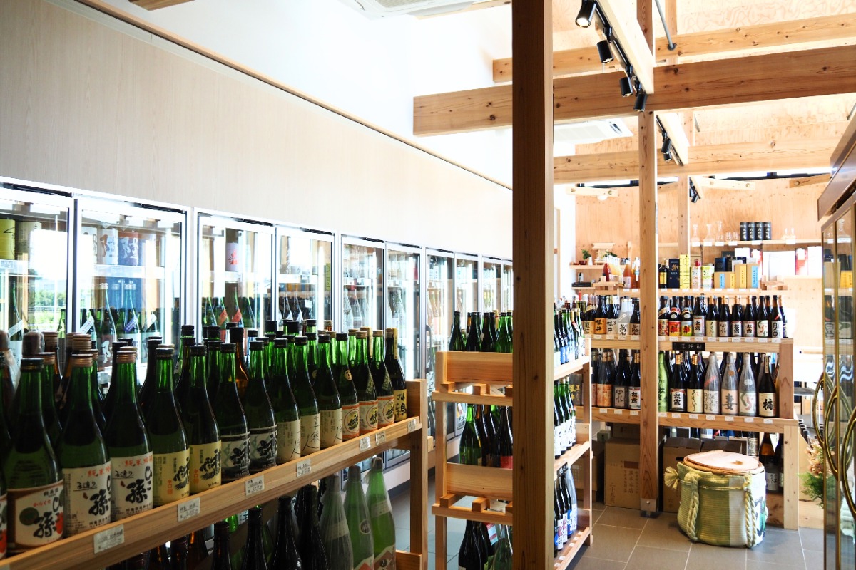 《おおさかや》本格酒をカジュアルに、移転リニューアル