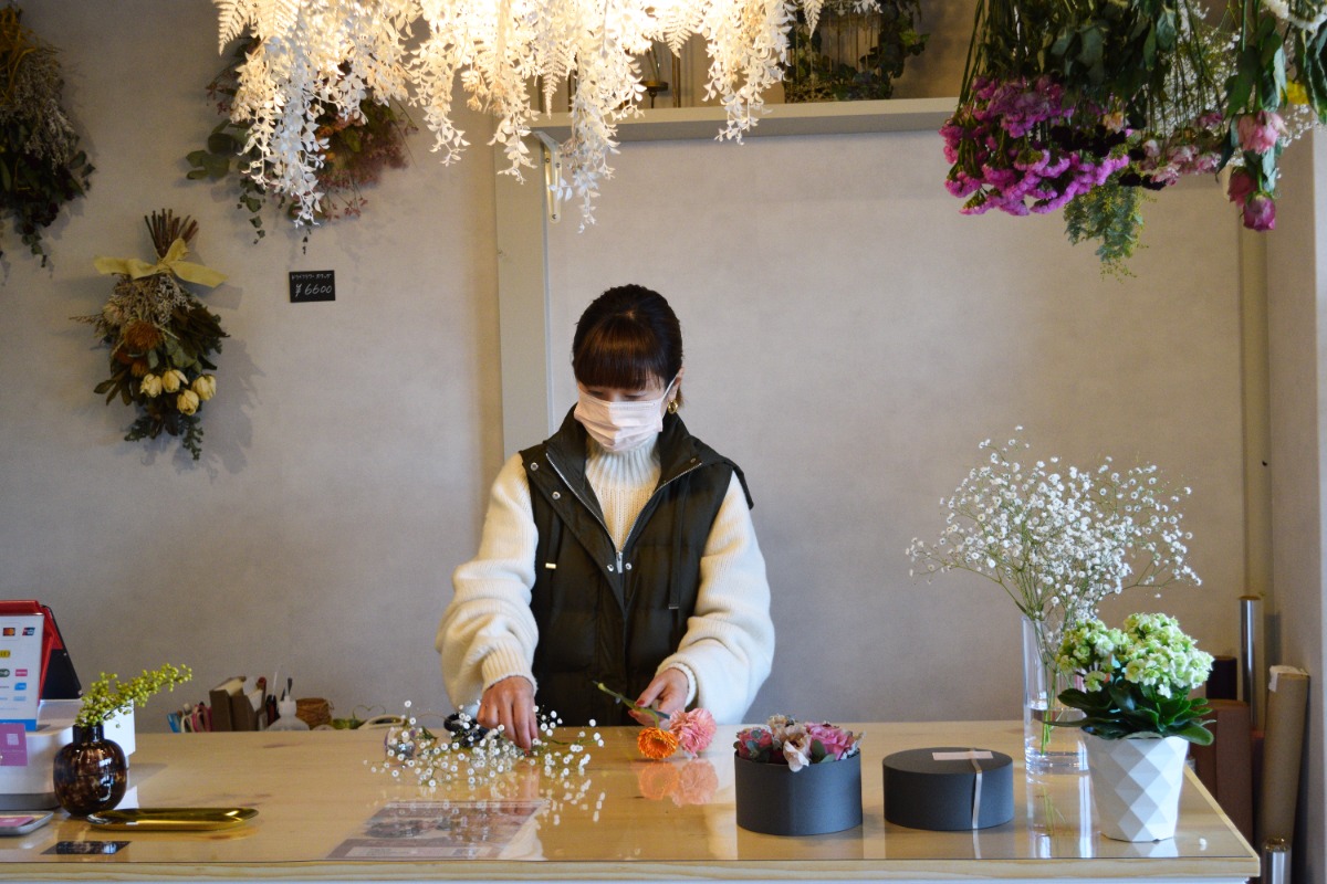 【クーポンあり】生駒市菜畑駅近くに花屋がオープン。フラワーアレンジメントのオーダー・レッスン＆販売｜GRACE WISTERIA