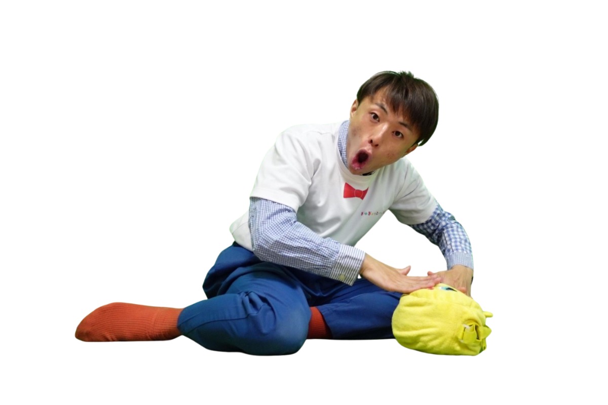 【子育てトピックス】徳島出身!フリーランス保育士ゆうちゃんの親子でふれあい体操-026-おさかなスイスイ♪ボディタッチ