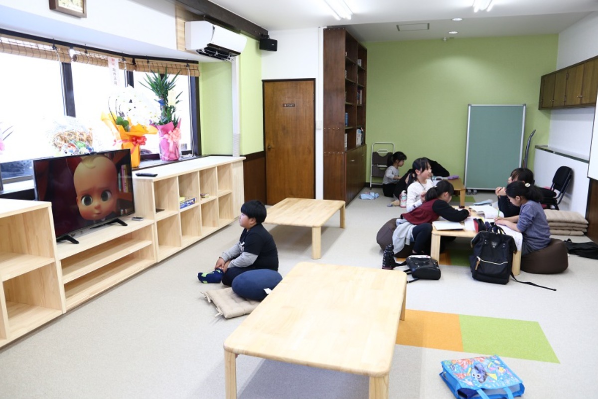 《徳島市／ファミリースペース富田 》先生＆マネージャー募集！ 小学生のための「しゅくだいカフェ」
