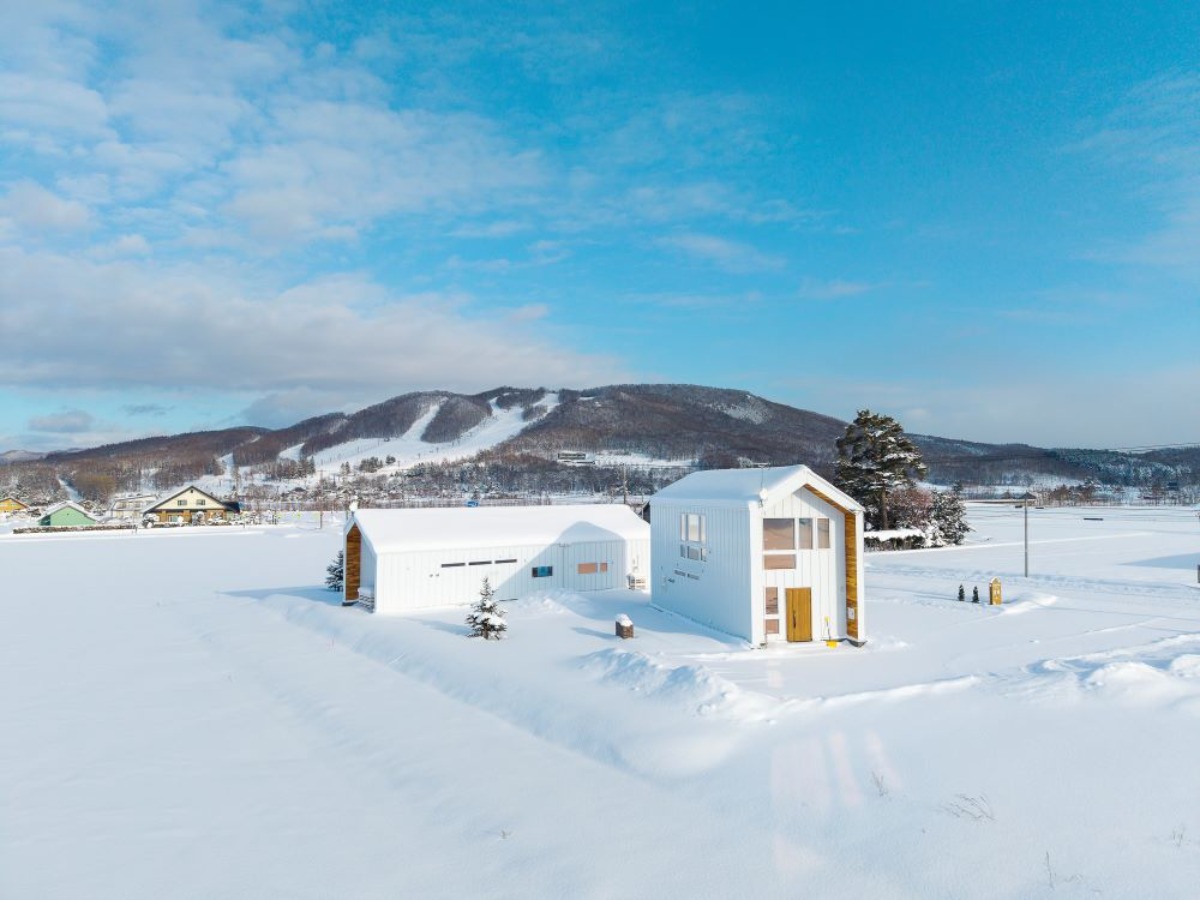 北海道・東川町の田園地域に‟唯一無二のモダンヴィラ”誕生！