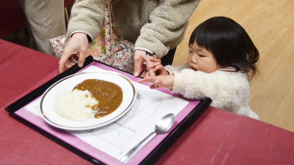 「カレーライス」に子どもたちが大喜び　『奈良競輪場』開催された「子ども食堂」の模様をお届け