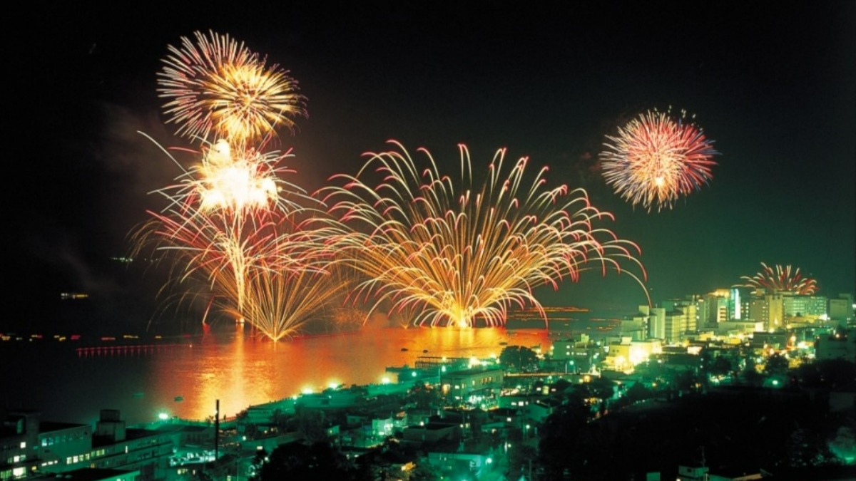 洞爺湖の夜を毎日彩る「ロングラン花火大会」10月末まで開催！