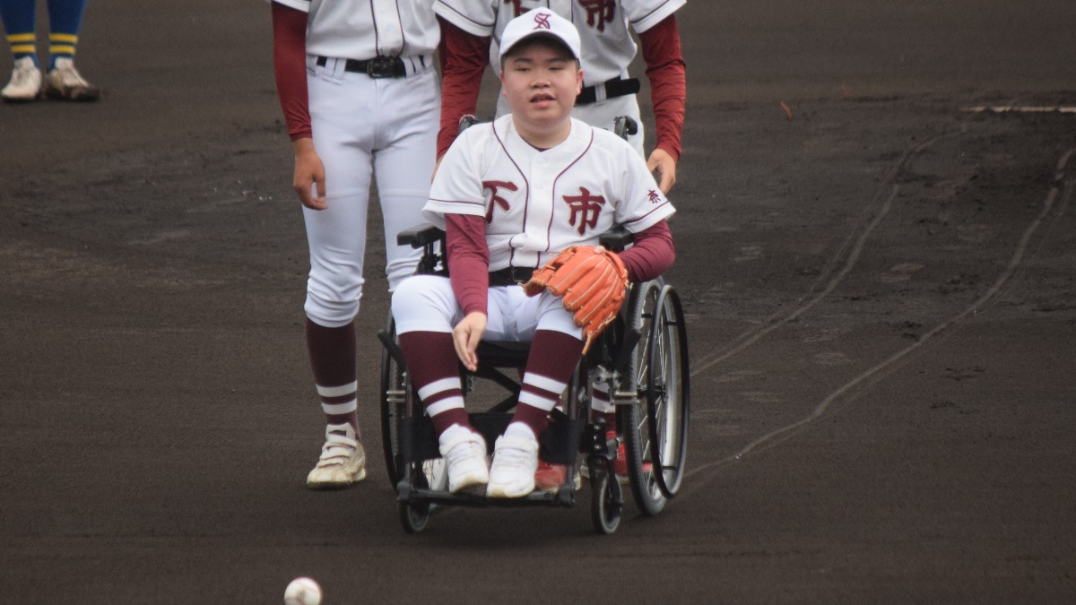 「高校でも野球部に入りたい」車椅子の中学生が始球式に登場！【高校野球奈良県大会】