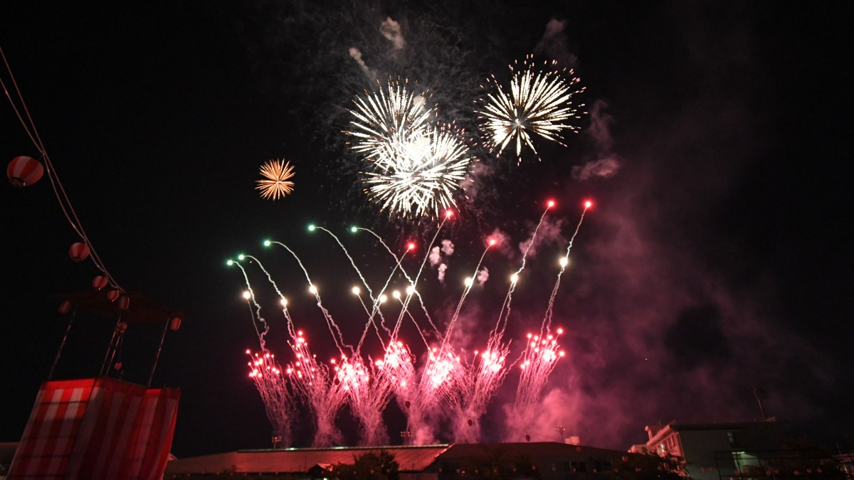奈良の夜空を彩る「打ち上げ花火」もあり！子どもも大人も楽しめるお祭り『平城山納涼会（ならやまのうりょうえ）』【航空自衛隊奈良基地｜奈良県奈良市】