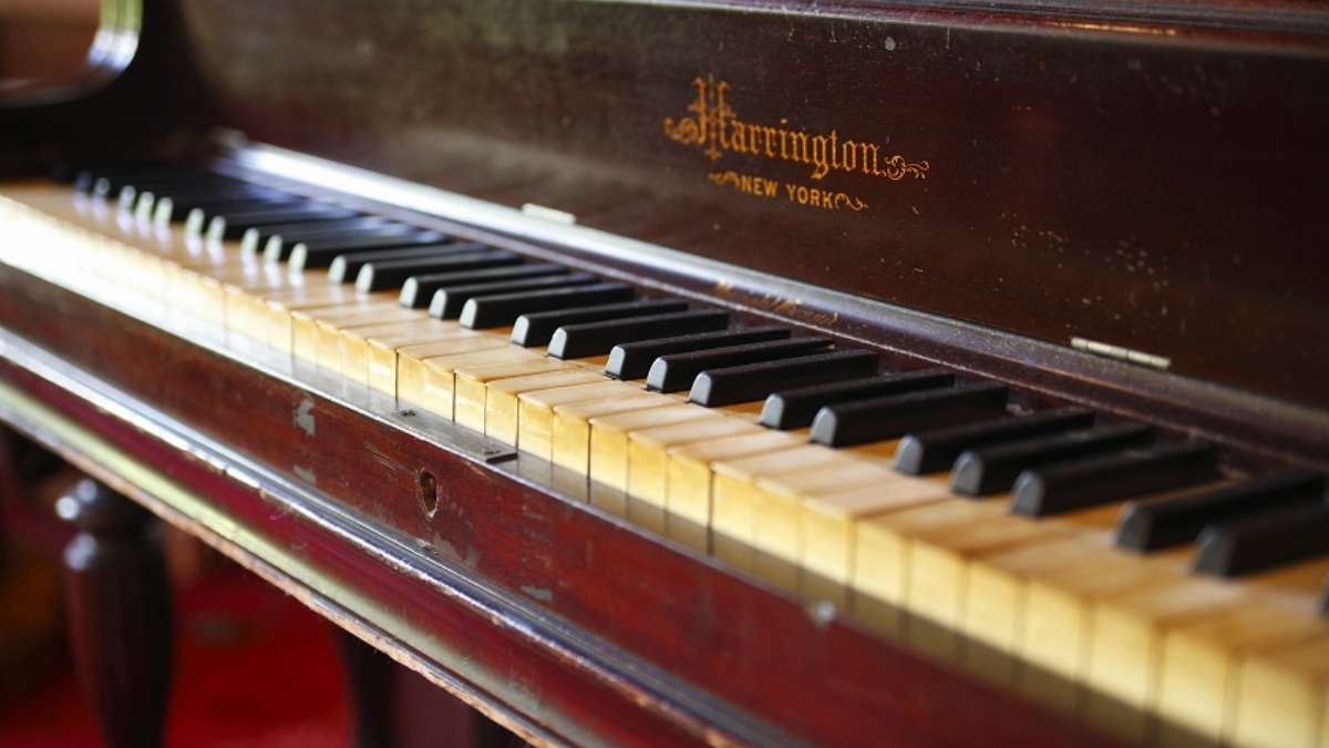 【奈良ホテル】「アインシュタイン博士」が弾いた「ピアノ」を奏でられるプランが登場