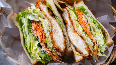 【MIA’S BREAD(ミアズブレッド)ならまち本店／ベーカリー／奈良市】サンドイッチの名店でいただく、野菜たっぷりカツサンド