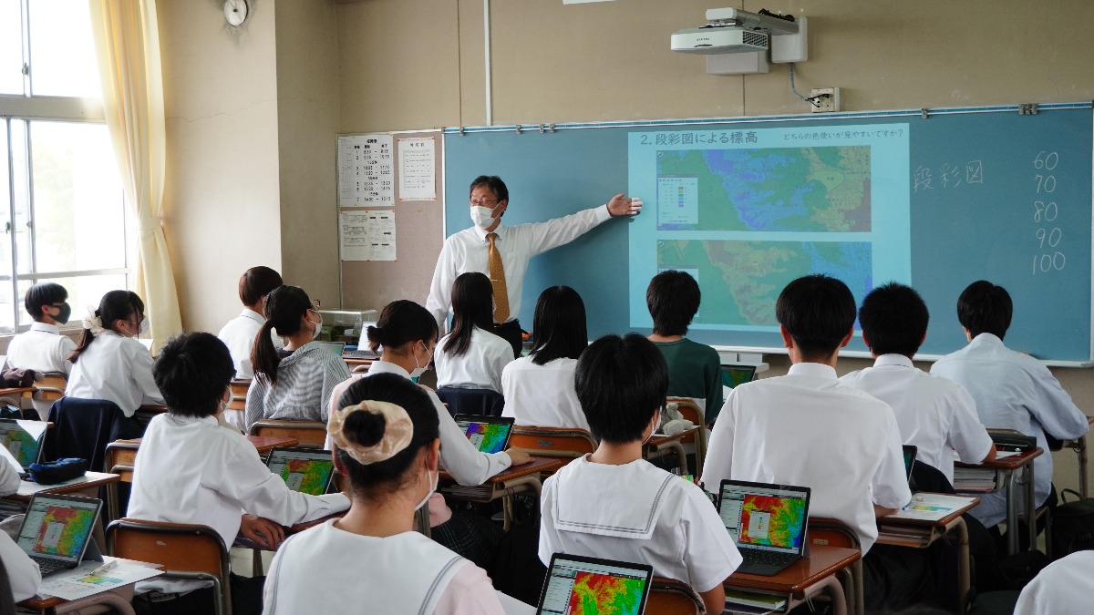 災害対策にも役立つGISとは？奈良大学地理学科がGIS出張授業を実施