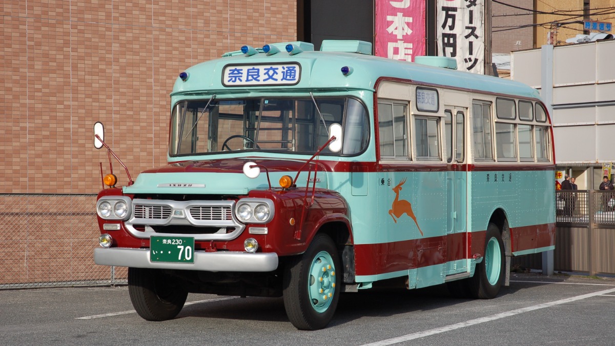 ボンネットバスって見たことある？奈良市山稜町の「奈良大学」にレトロなバスがやってくる！！